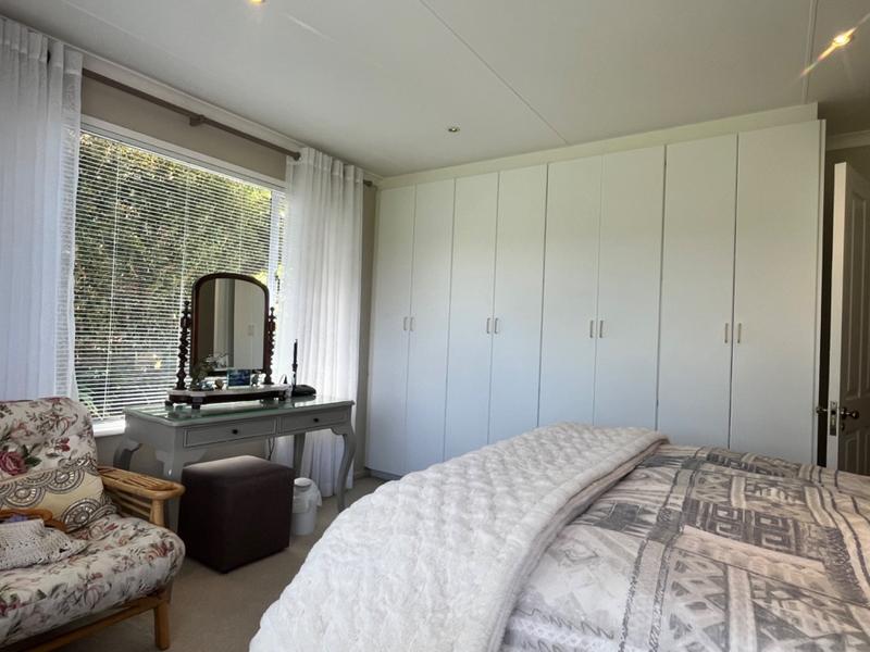 5 Bedroom Property for Sale in Outeniqua Strand Western Cape